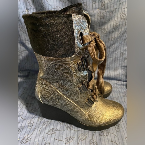 Timberland metallic embossed leather wedge boots with velvet top cuff 7 - Picture 3 of 10